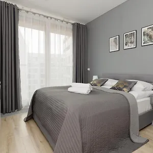 Cozy With Parking In The 19th District By Renters , Warszawa Polska